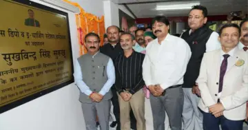 हिमाचल प्रदेश के मुख्यमंत्री ने पुनर्विकसित फाउंटेन चौक और ई-बस चार्जिंग डिपो का उद्घाटन किया
