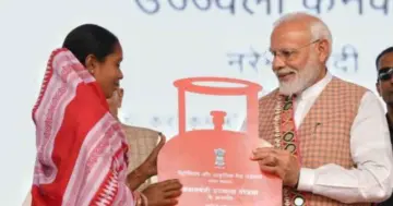 উজ্জ্বলা যোজনায় বড় পরিবর্তন, এখন থেকে ৯টির পরিবর্তে মাত্র ৪টি সিলিন্ডার পাওয়া যাবে