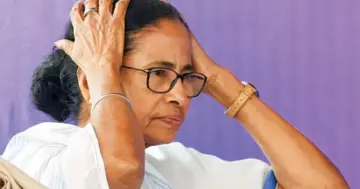 തൃണമൂല്‍ കോണ്‍ഗ്രസിന്റെ 440 കോടിയുടെ മൂന്ന് ബാങ്ക് അക്കൗണ്ടുകള്‍ മരവിപ്പിച്ച്‌ ബംഗാള്‍ പോലീസ് ; പാര്‍ട്ടിയുടെ ദൈനം ദിനപ്രവര്‍ത്തനങ്ങള്‍ക്കുള്ള പണം പോലുമില്ലാതെ മമത