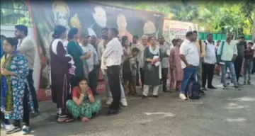 लखनऊ : उप मुख्यमंत्री बृजेश पाठक के आवास पर पहुंची महिला स्वास्थ्य कर्मी, गृह जनपद ट्रांसफर की मांग