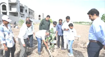 જામ્યુકો, જિલ્લા વહીવટીતંત્ર અને વન વિભાગ દ્વારા વૃક્ષારોપણ અને રોપા વિતરણ કાર્યક્રમ યોજાયો