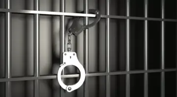 ഗംഗാനദിക്ക് നടുവില്‍ ചിക്കൻ-ബിയര്‍ പാര്‍ട്ടി; വാരണാസിയില്‍ അഞ്ച് യുവാക്കള്‍ പിടിയില്‍