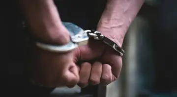പോലീസിനെ വെട്ടിച്ച്‌ കടക്കാൻ ശ്രമം; 11 വയസ്സുകാരിയെ കൊലപ്പെടുത്തിയ പ്രതിയുടെ കാലില്‍ വെടിവെച്ചു