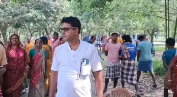 দুর্নীতির অভিযোগে বিদ্যালয় ঘেরাও, মানিকচকে গ্রামবাসীদের তুমুল বিক্ষোভ।