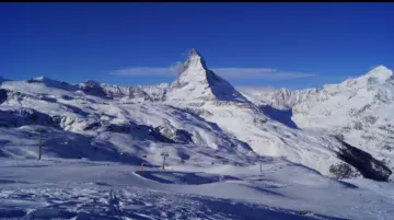 সুইজারল্যান্ডের তুষারস্বর্গ - Zermatt : আল্পস, বরফ ও নিস্তব্ধ সৌন্দর্যের এক অনন্য জগৎ।