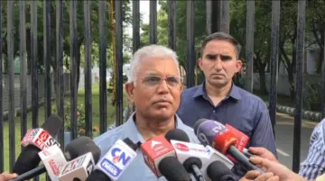 "প্রাইজ রিভার্স গ্যাং": উপহার ফেরানো নিয়ে কাকলির ছেলেকে বিঁধলেন দিলীপ ঘোষ।