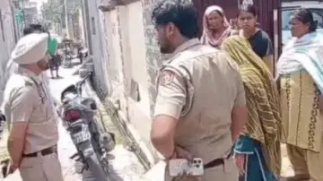 Punjab News: ਪੰਜਾਬ 'ਚ ਵਾਰਦਾਤਾਂ ਦਾ ਸਿਲਸਿਲਾ ਜਾਰੀ, ਹੁਣ ਗੋਲੀਆਂ ਦੀ ਗੂੰਜ ਨਾਲ ਕੰਬਿਆ ਇਹ ਇਲਾਕਾ; ਘਰ ਵਿੱਚ ਸੌਂ ਰਹੇ ਪਰਿਵਾਰ 'ਤੇ...
