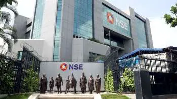 NSE IPO: नेशनल स्टॉक एक्सचेंज ला सकता है 30,000 करोड़ रुपये का आईपीओ, SEBI के पास जमा किए दस्तावेज