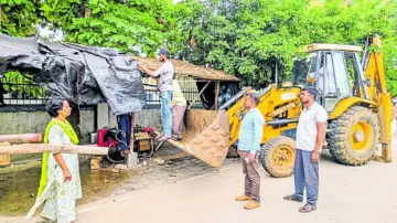 ಚಾಮರಾಜನಗರದಲ್ಲಿ ಅತಿಕ್ರಮಣ ತೆರವು ಕಾರ್ಯಾಚರಣೆ ಶುರು