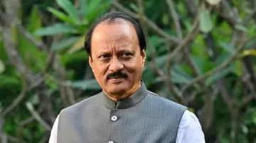 बारामतीत अजित पवारांचा १० फूट उंच पूर्णाकृती पुतळा उभारणार