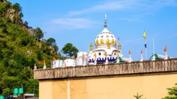 Nihangs Storm Gurdwara In Rudraprayag, Hold Sikh Devotee Hostage On Roof