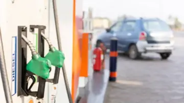 Petrol Diesel Price: पेट्रोल-डीजल खरीदने जा रहे हैं? पहले जान लें आज के ताजा रेट और शहरवार कीमतें