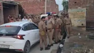 बाढ़ राहत कार्य का निरीक्षण कर रहे थे SDM, तभी हो गया जानलेवा हमला; मुश्किल से बचाई जान