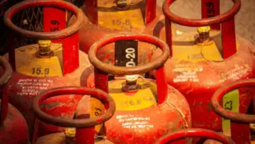 LPG Price Today: घरेलू और कमर्शियल LPG सिलेंडर की कीमतें स्थिर, खरीदने से पहले देखें प्रमुख शहरों के रेट