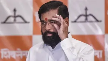 உத்தவ் சிவசேனாவின் 6 எம்.பிக்கள் ஷிண்டே கட்சியில் இணைந்தனர்