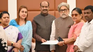 West Bengal Politics : మమతాకు మరో షాక్‌.. జాతీయ రాజకీయాల్లో హాట్ టాపిక్‌గా ఎన్‌సీపీఐ.. అసలు ఎన్‌సీపీఐ ఎవరిది? టీడీపీని బీట్ చేయబోతుందా?