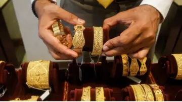 Gold Price : மீண்டும் சரிந்தது தங்கம் விலை.. இன்றைய நிலவரம் என்ன?