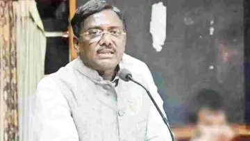ఇసుక అక్రమ రవాణాపై మంత్రి వివేక్ సీరియస్.. 24x7 నిఘాకు ఆదేశాలు