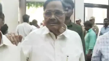 நிர்வாகிகள் கண்டுகொள்ளாததால் திரும்பிப்போன துரைமுருகன் - திமுக தந்த விளக்கம்: உண்மையில் என்ன நடந்தது?