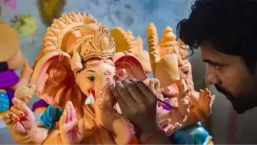 यंदा गणेशमूर्ती २५ टक्के महागणार; कच्चा माल, वाहतूक खर्च वाढल्याचा परिणाम