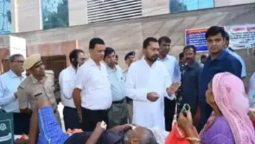 পিএমসিএইচ-এ স্বাস্থ্যমন্ত্রীর প্রথম সফরেই ক্ষোভ উগরে দিলেন রোগীরা, অনুপস্থিত অধ্যক্ষ