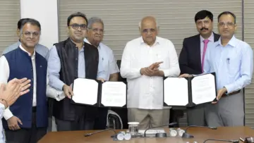 Guj signs MoUs with HUDCO, IIMA