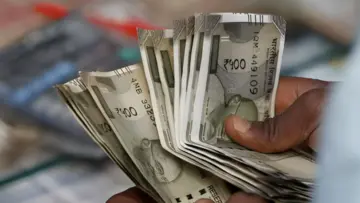 8th Pay Commission: सरकारी कर्मचारियों और पेंशनरों की लगेगी लॉटरी, आठवें वेतन आयोग को लेकर आया बड़ा अपडेट