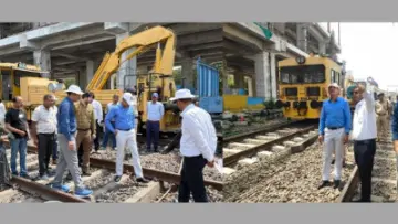 Vadodara: Divisional Railway Manager Raju Bhadke Inspects Vadodara Yard Remodelling