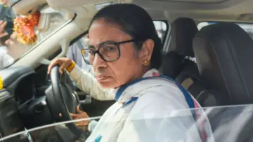 सीक्रेट मीटिंग, फोन बंद, बदलती बोली... INDI अलायंस मीटिंग के बीच TMC सांसदों की गतिविधियां बढ़ा रही ममता का टेंशन