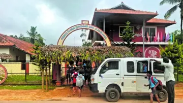 ಇದು ಬರೀ ಶಾಲೆಯಲ್ಲ 'ಮಕ್ಕಳ ಮನೆ': ಗ್ರಾಮಸ್ಥರಿಂದ ಮರುಜೀವ ಪಡೆದಿದ್ದು ಹೇಗೆ?