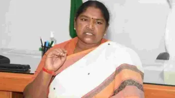 ఆ పనుల్లో నిర్లక్ష్యం చేస్తే చర్యలు తప్పవు.. మంత్రి సీతక్క వార్నింగ్