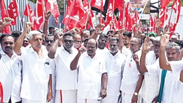 கூட்டுறவு பயிர்க் கடனை முழுமையாக தள்ளுபடி செய்யக்கோரி விவசாயிகள் சங்கத்தினர் தொடர் முழக்க போராட்டம்