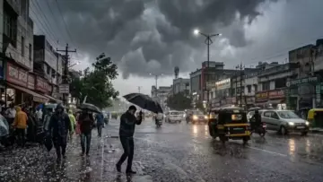 Aaj Ka Mausam: आज UP के इन जिलों में आंधी-वर्षा का 'महा अलर्ट', 70 KM/H की रफ्तार से चलेंगी तूफानी हवाएं