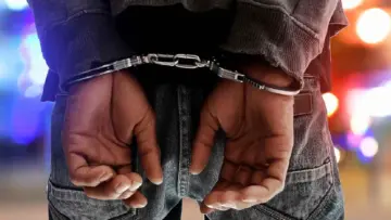स्पा सेंटर पर पुलिस ने मारी दबिश: दो युवक सहित पांच गिरफ्तार