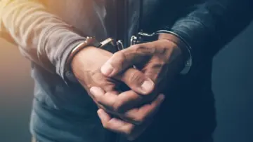 अवैध गैस रिफिलिंग करते युवक गिरफ्तार
