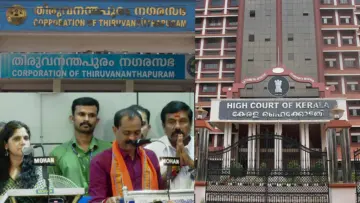തിരുവനന്തപുരത്ത് ബിജെപിക്ക് തിരിച്ചടി! 20 കൗണ്‍സിലര്‍മാരുടെയും സത്യപ്രതിജ്ഞ അസാധു; റദ്ദാക്കി ഹൈക്കോടതി