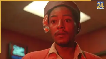 This popular actor embraces Islam, seen offering prayers in Saudi Arabia; video goes viral