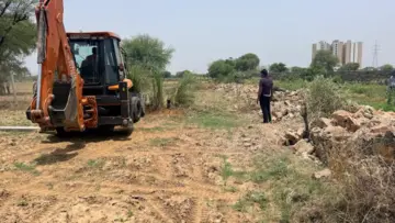 जेडीए ने सड़क सीमा पर आ रहे 80 से अधिक अतिक्रमण हटाए
