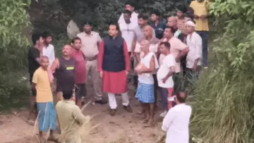 खानपुर प्रखंड के अंतर्गत बागमती नदी में बने पुल के पहुंच पथ की मांग हुई तेज, किसानों ने विधायक को बुलाकर कराया स्थल निरीक्षण
