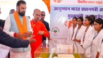 Bihar Politics:अपराध छोड़ो या श्मशान जाओ... सीएम सम्राट का सख्त पैगाम, अफसरों को दो टूक-काम करो या घर बैठो