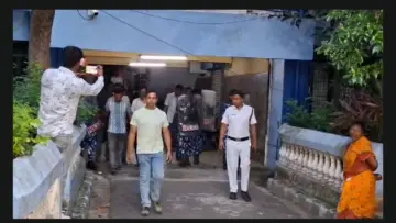 TMC Central Party Office CBI: টানা প্রায় ২ ঘণ্টা মমতার বাড়ির লাগোয়া অফিসে তল্লাশি, বাজেয়াপ্ত হয়েছে কিছু?
