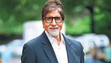 ৮৩ বছর বয়সেও ম্যাজিক! একদিনে ১২টি সিনেমার শুটিং করে তাক লাগালেন অমিতাভ বচ্চন