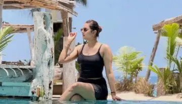 Anjali Arora Photo: બીચ કિનારે અંજલી અરોરાએ બતાવી કાતિલ અદા, જુઓ તસવીરો