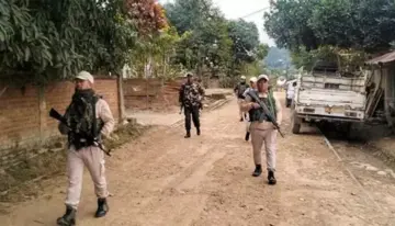 മണിപ്പൂരില്‍ വീണ്ടും ആക്രമണം നടത്തി സായുധ സംഘങ്ങള്‍; കൗമാര ഫുട്ബാള്‍ താരം ഉള്‍പ്പെടെ മൂന്ന് പേര്‍ക്ക് പരിക്ക്