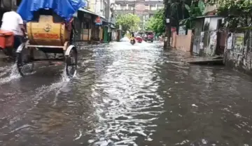 শিলিগুড়িতে প্রবল বৃষ্টিতে জলমগ্ন: স্বামীজি মোড় সহ একাধিক এলাকা জলের তলায়, ব্যাহত জনজীবন