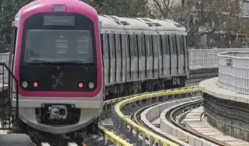 ಬೆಂಗಳೂರಿನಲ್ಲಿ ಕೆಟ್ಟು ನಿಂತ ಮೆಟ್ರೋ ರೈಲು: ಪ್ರಯಾಣಿಕರ ಪರದಾಟ