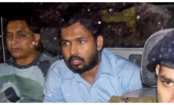 गोलीकांड मामले में पटना सिविल कोर्ट में खान सर ने किया आत्मसमर्पण