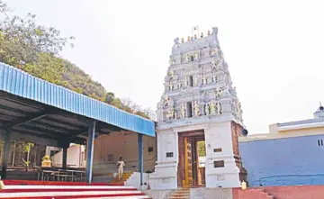 ఉపమాక వెంకన్న ఆలయంలో భారీ చోరీ