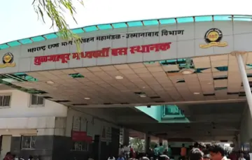 श्री तुलजाभवानी (नया) बस स्थानक की विविध समस्याओं के कारण यात्रियों को असुविधा ।