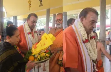 Actor Doddanna: ಸಾವಿನ ವದಂತಿ: ಕುಟುಂಬ ಸಮೇತ ಆಂಜನೇಯ ದೇವಸ್ಥಾನಕ್ಕೆ ತೆರಳಿ ಸ್ಯಾಂಡಲ್ ವುಡ್ ಹಿರಿಯ ನಟ ದೊಡ್ಡಣ್ಣ ವಿಶೇಷ ಪೂಜೆ!